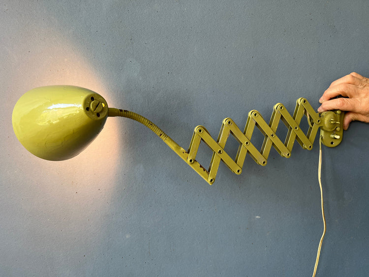 Vintage Scissor Wall Light in Green Colour / Mid Century Modern Lighting / 70s Retro Lamp